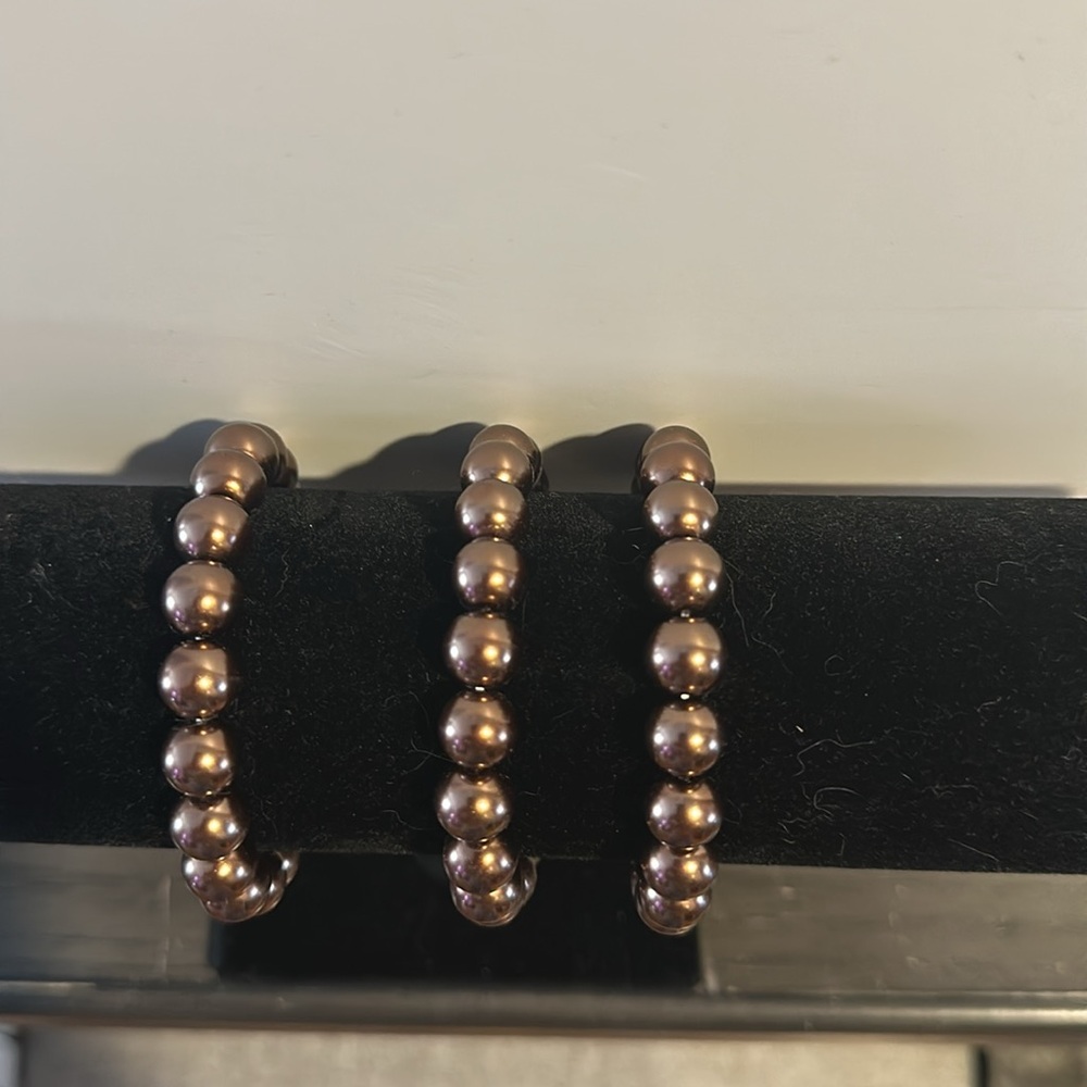 Set of three thick beaded bronze colored bracelets - Picture 2 of 2